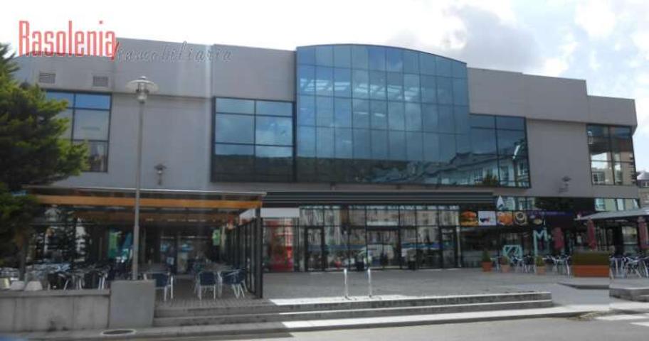 Local comercial en venta en Cee, Cee photo 0