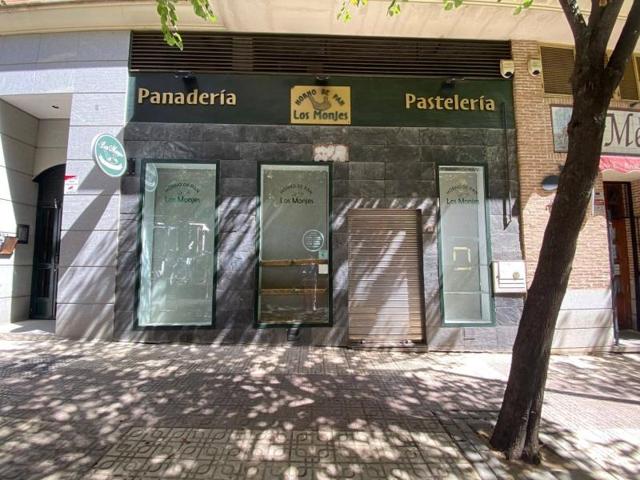 Local comercial en venta en Badajoz, San Fernando photo 0
