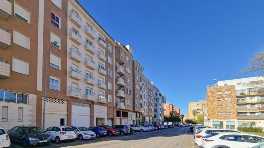 Local comercial en venta en Badajoz, María Auxiliadora photo 0