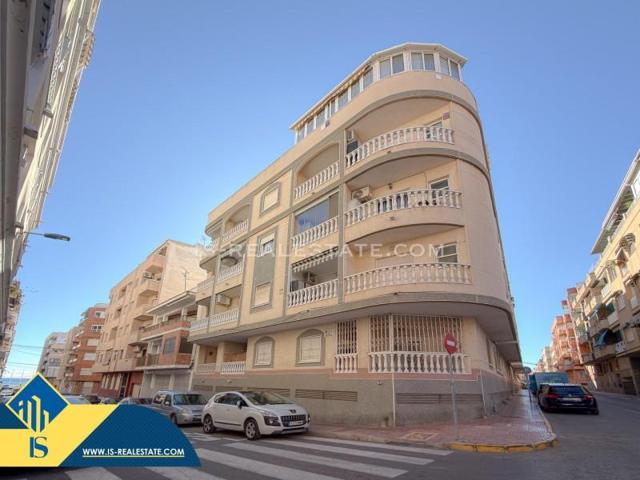 Apartamento en venta en Torrevieja, Playa de los locos photo 0