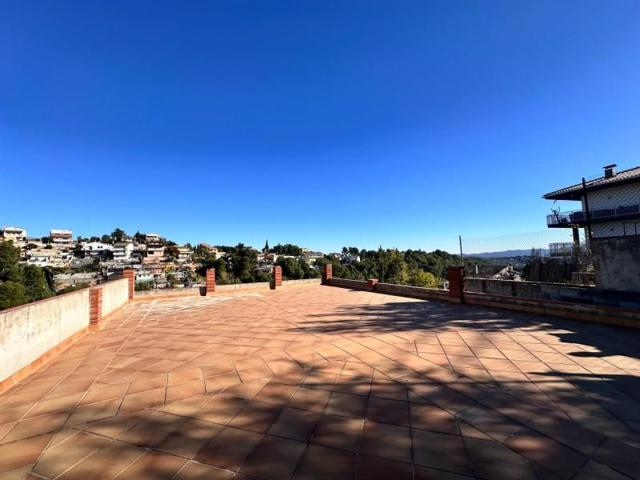 Casa en venta en Rubí, Les martines photo 0