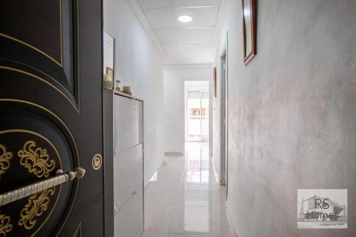 Piso en venta en La Pobla de Vallbona, Ayuntamiento photo 0