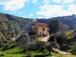 Casa con terreno en venta en Alora photo 0