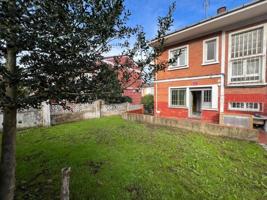 Casa en venta en Avilés, Avilés photo 0