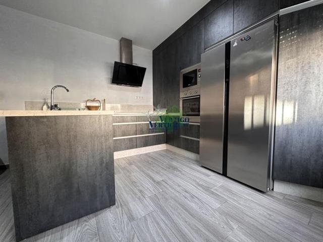 Casa en venta en Dos Hermanas, Avda. Reyes Catolicos photo 0