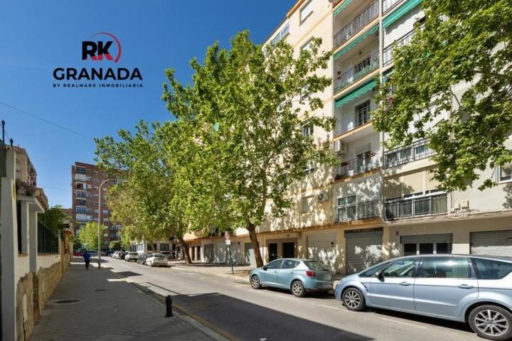 Piso en venta en Granada, Vergeles photo 0