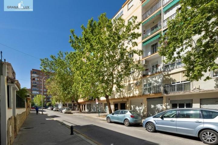 Piso en venta en Granada, Vergeles photo 0