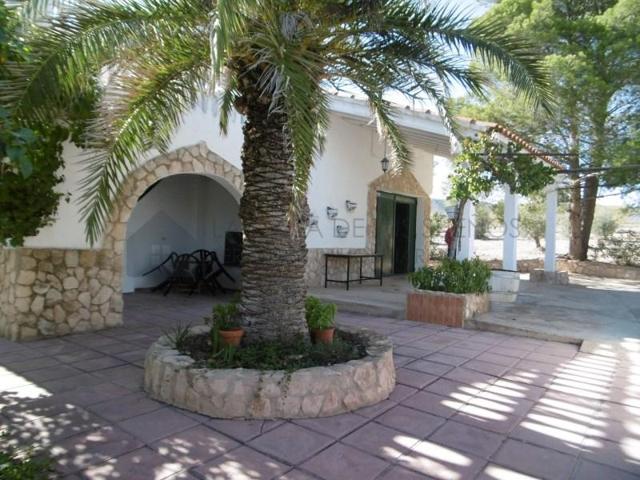 Chalet en venta en Yecla photo 0