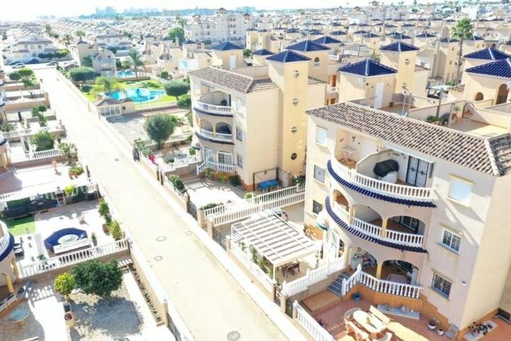 Apartamento en venta en Orihuela Costa, Lomas de Cabo Roig photo 0