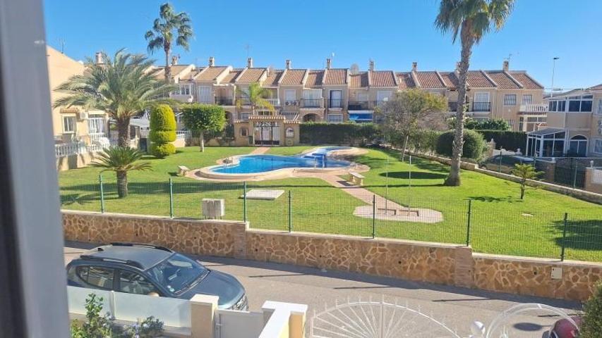 Casa en venta en Torrevieja, Playa de los locos photo 0