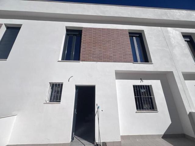 Adosada en venta en El Viso del Alcor, Andalucia photo 0