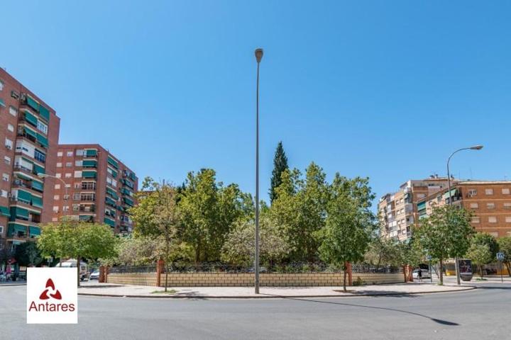 Piso en venta en Granada, Vergeles photo 0