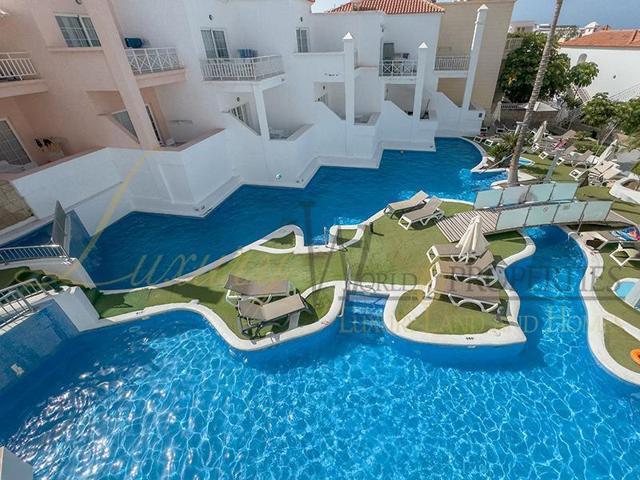 Apartamento en venta en Adeje, Avenida de Bruselas, 38660 photo 0