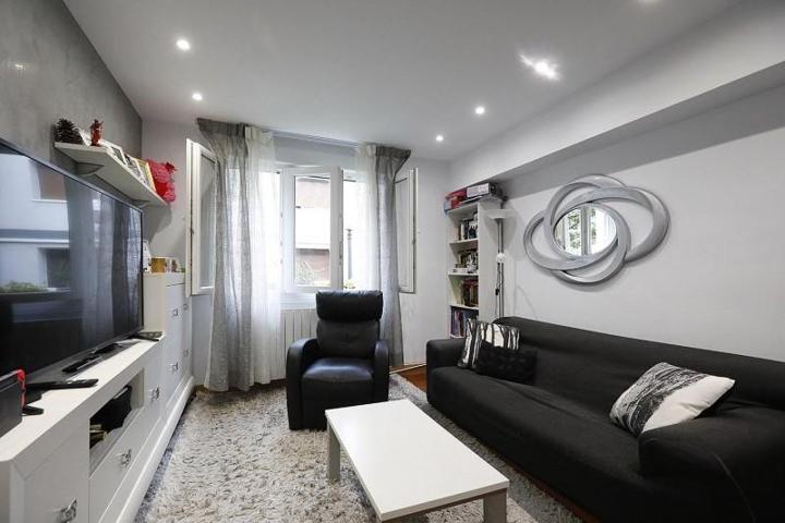 Piso en venta en Irun, Virgen Milagrosa Kalea, 20303 photo 0