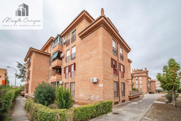 Piso en venta en Granada, Zaidin photo 0