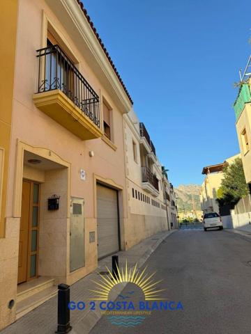 Adosada en venta en La Nucia, Centro photo 0