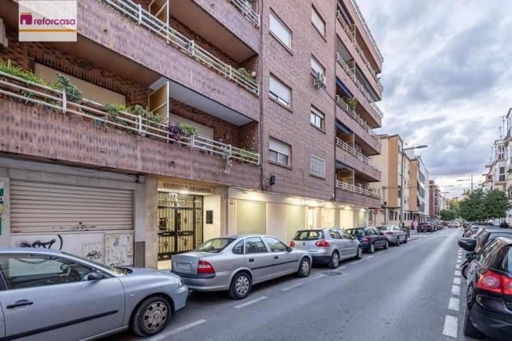 Piso en venta en Granada, Constitucion photo 0