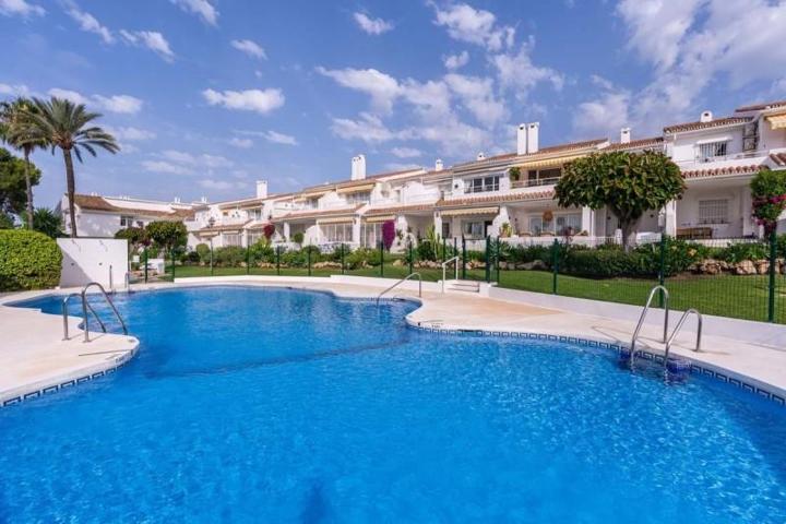 Piso en venta en Estepona, Estepona photo 0