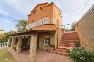 Chalet en venta en Piera photo 0