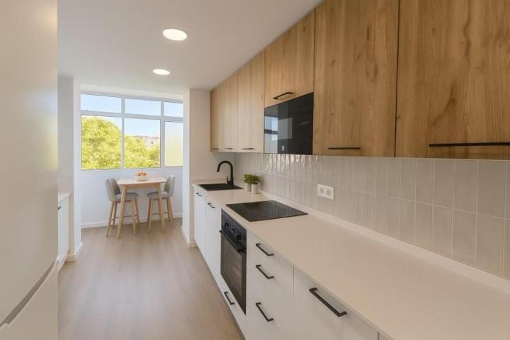 Apartamento en venta en Benalmádena, Arroyo de la miel photo 0