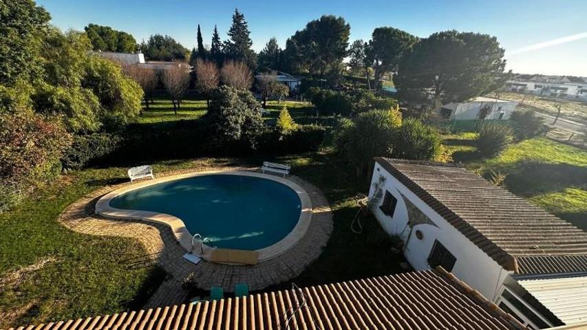 Casa en venta en Palomares del Río, Andalucia photo 0
