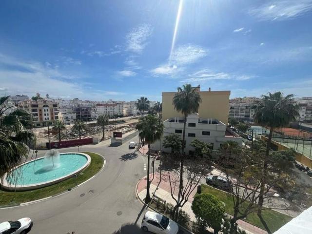 Piso en venta en Estepona, Estepona photo 0