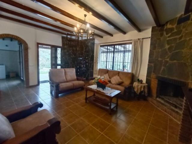 Casa con terreno en venta en Colmenar photo 0