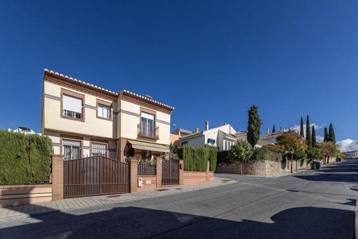 Casa en venta en Huétor Vega, Huétor Vega photo 0