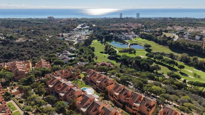 Apartamento en venta en Marbella, Marbella Este - Santa Maria Golf photo 0