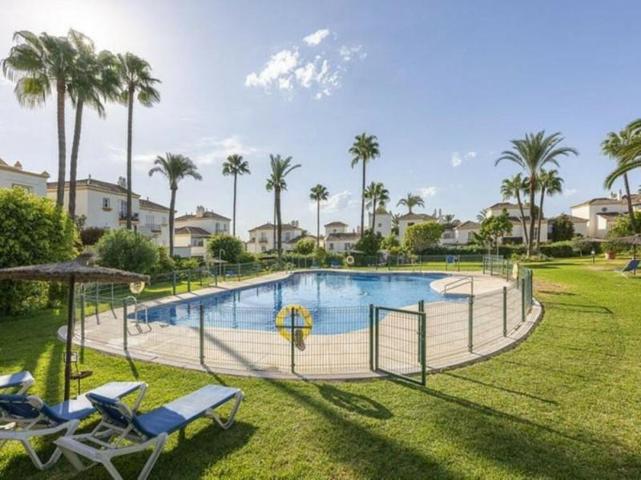 Casas de pueblo en venta en Estepona, Estepona East - New Golden Mile photo 0