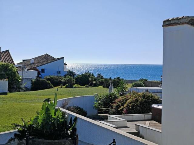 Chalet en venta en Estepona, Estepona photo 0
