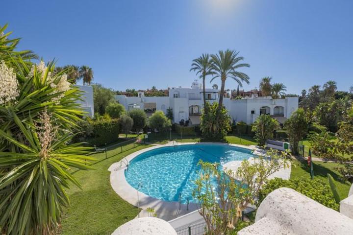 Casa en venta en Estepona, Estepona photo 0