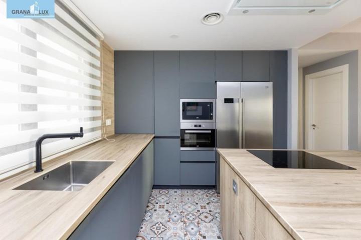 Piso en venta en Granada, Gran capitan photo 0