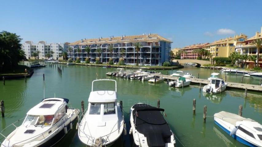 Apartamento en venta en Sotogrande, Sotogrande Marina - Ribera de la Golondrina photo 0
