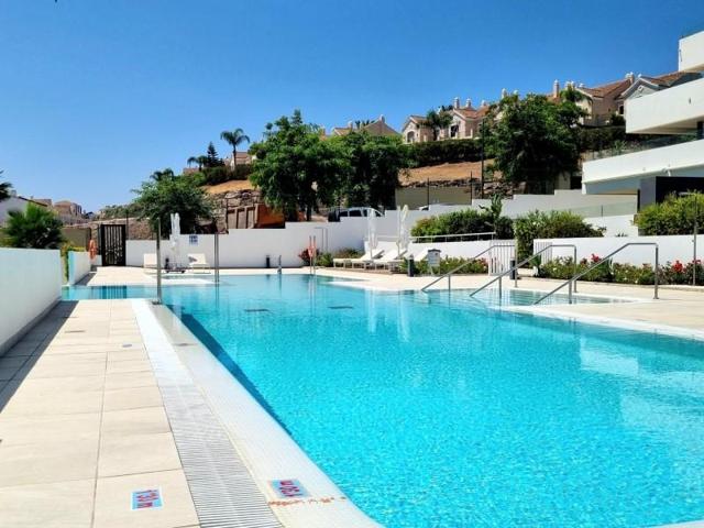 Aticos en venta en Estepona, El Campanario photo 0