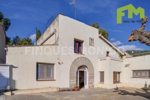 Chalet en venta en Teià photo 0