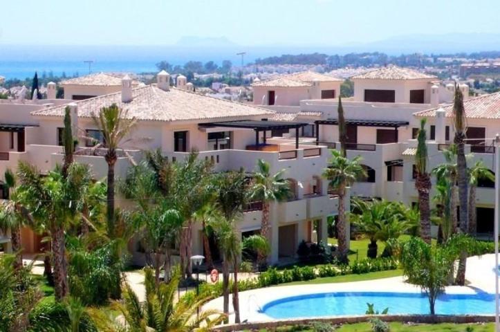 Apartamento en venta en Marbella, Nueva Andalucia photo 0