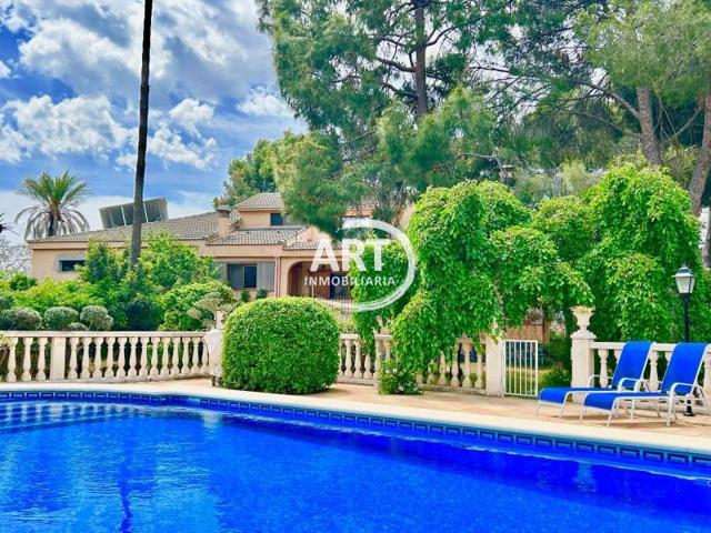 Chalet en venta en Serra photo 0