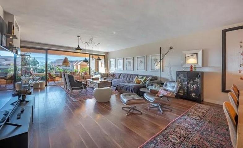 Apartamento en venta en Estepona, Nueva Atalaya photo 0