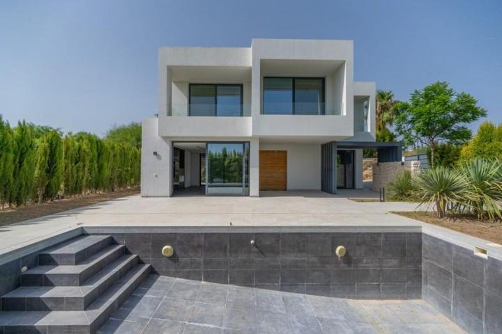 Chalet en venta en Estepona, Estepona photo 0