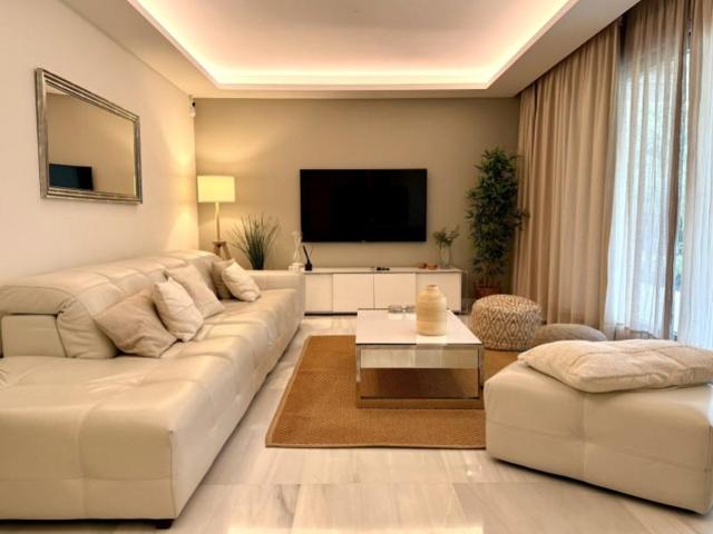 Apartamento en venta en Marbella photo 0