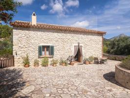 Chalet en venta en Calvia photo 0