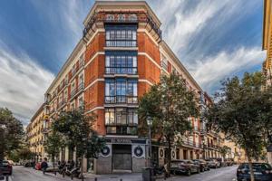 Apartamento en venta en Madrid, Cortes photo 0