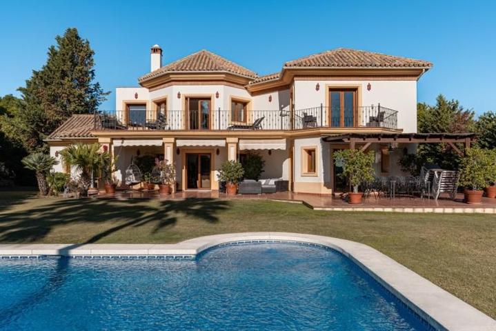 Chalet en venta en Benahavís, Benahavis photo 0