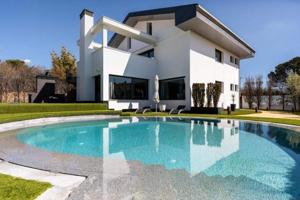 Chalet en venta en Guadarrama, Vallefresnos photo 0