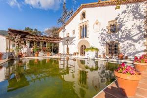 Casa con terreno en venta en Arenys de Munt, Urb. tres turons photo 0