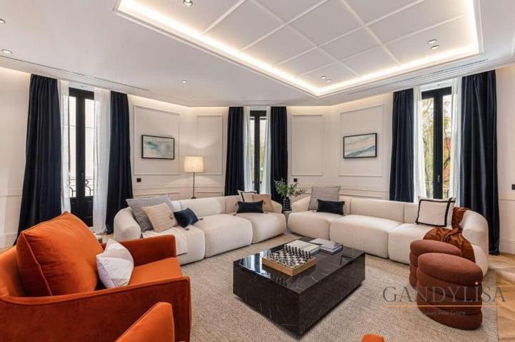 Apartamento en venta en Madrid, Salamanca photo 0