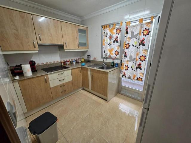 Habitación en alquiler en Alicante, Carolinas Altas photo 0