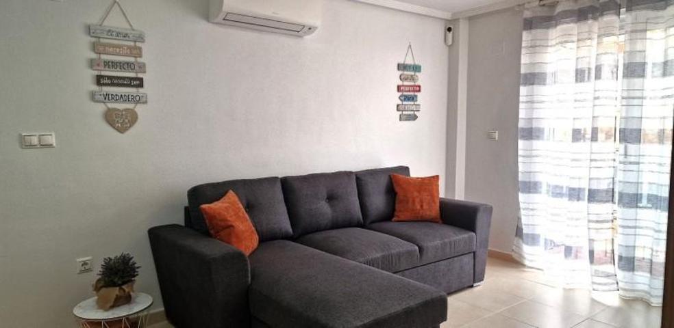 Apartamento en alquiler en Torrevieja photo 0