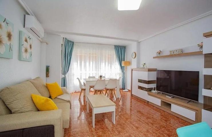 Apartamento en alquiler en Torrevieja photo 0